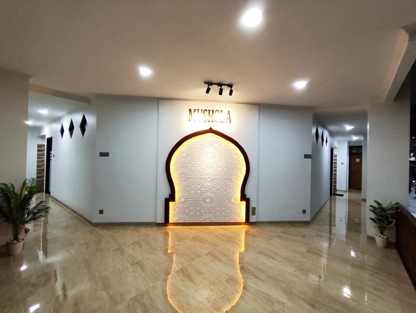 Hasil renovasi interior Mushola Fakultas Sains dan Teknologi UIN oleh TOBO Interior