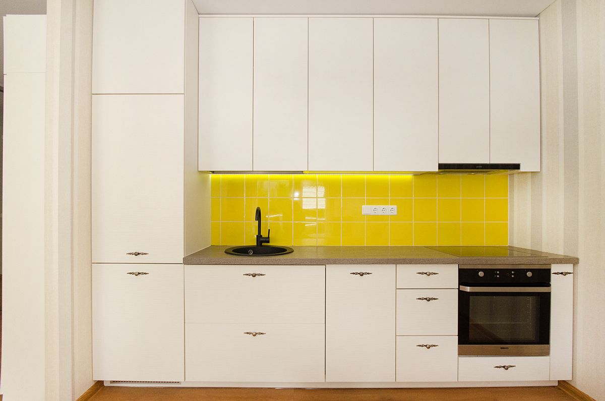 Kitchen Set Custom vs Pabrikan: Mana yang Cocok untuk Kebutuhan Anda?